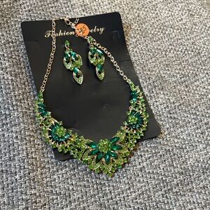 Fashion Jewelry Emerald Green Necklace and Earring Set